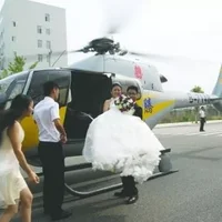 新郎花20万用直升机迎娶新娘 迎宾方式宾客震惊