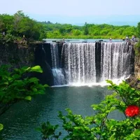 去镜泊湖看火山堰塞湖