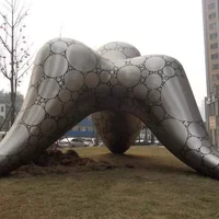 重庆“丰腿肥臀”雷人雕塑 夸张造型雷倒众人