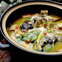 减肥可以吃鱼头炖豆腐吗？烧鱼头豆腐汤用冷水还是热水？
