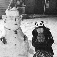 义马女子拍雪景拍出外星人 实为手机软件捣鬼