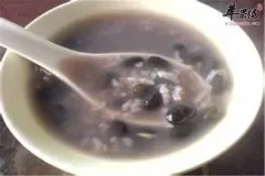 黑豆粥——滋阴明目健脑益智防衰