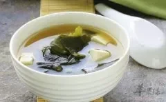 白菜干茶树菇扁豆薏米汤——清肝润肺