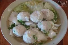 生菜鲮鱼球汤——健脾又暖胃