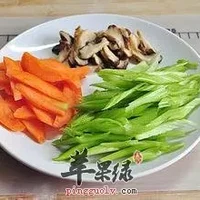 夏季吃香菇炒芹菜可以平肝清热