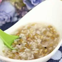 火麻仁绿豆粥：润肠通便，养阴润燥