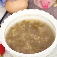 小米绿豆粥：健胃除湿，和胃安眠