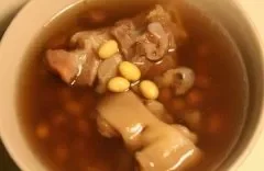 黄豆猪蹄汤