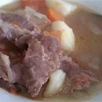 清炖牛肉汤：补脾胃，利水湿