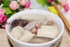 花生冬菇腐竹汤——润肠通便消脂