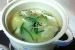 紫苏鲫鱼汤——治疗感冒风寒散寒