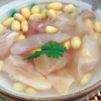 猪蹄筋黄豆汤：养血补肝、强筋健胃