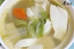 豆腐胡萝卜汤——益肝明目润肠助消化