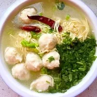 鱼丸干豆腐丝鲜汤