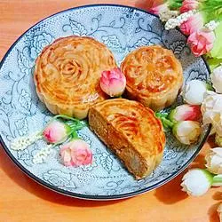 白莲蓉蛋黄广式月饼