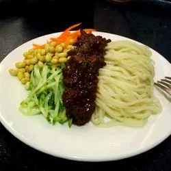 腊肠肉酱面