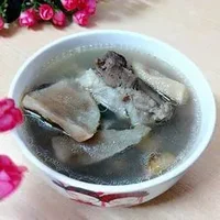 土茯苓筒骨汤