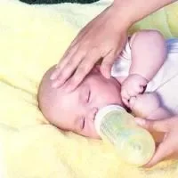脐疝会引起宝宝哭闹吗,婴幼儿脐疝有哪些症状呢