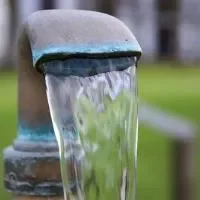 怎样把自来水变弱碱性,把自来水变成碱性水的方法