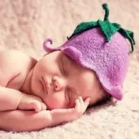 新生儿睡觉老是一惊一惊的,新生儿睡觉一惊一惊的如何解决