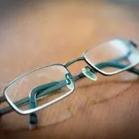 散光需要佩戴眼镜吗,散光的危害有哪些