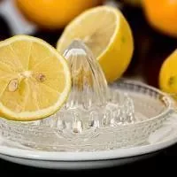 柠檬蜂蜜祛斑面膜怎么做,柠檬蜂蜜祛斑面膜消除面部斑点