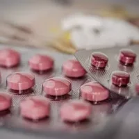 一次性吃4颗紧急避孕药的危害,如何减少吃过多紧急避孕药的危害