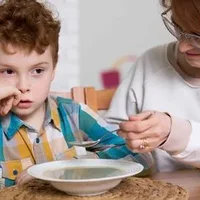 小孩肚子一阵一阵的痛是怎么回事,孩子肚子痛怎么做