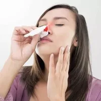 鼻梁低的症状是什么,鼻梁低的发病原因是什么