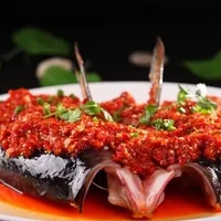 探索名扬中国的湘菜——剁椒蒸鱼头