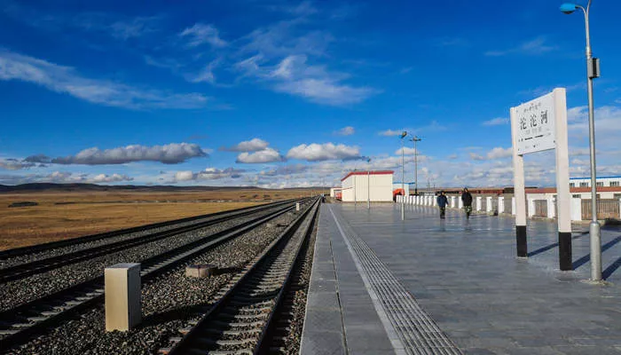 摄图网_500890687_青藏铁路线上的高海拔小站安多车站（企业商）_副本.jpg