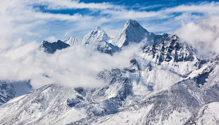 摄图网_300653127_banner_珠穆朗玛峰地区的山脉,喜马拉雅山,尼泊尔东部（企业商用）_副本.jpg