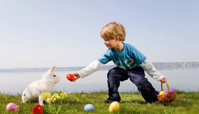 摄图网_501446721_banner_孩子带着小兔子找复活节彩蛋（企业商用）_副本.jpg