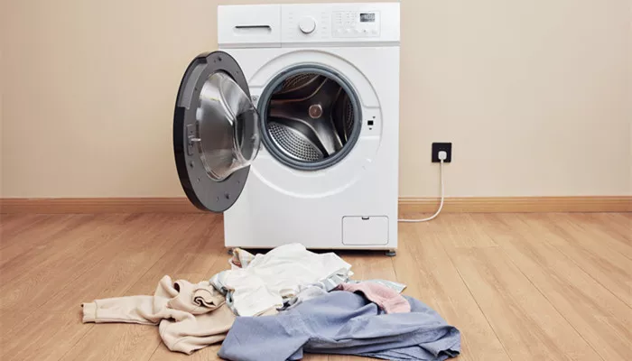 摄图网_502350710_banner_堆积在洗衣机前的脏衣服（企业商用）_副本.jpg