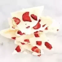 安慕希新吃法：安慕希的100种吃法之安慕希草莓酸奶