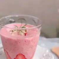 粉红草莓奶昔
