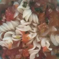 番茄蔬菜肉浇汁螺丝面