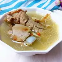 鲜土茯苓猪骨汤