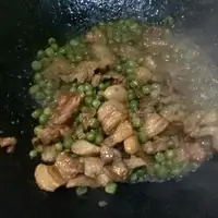 豌豆粒炒五花肉