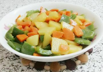 甜椒胡萝卜焖土豆