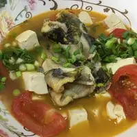 黄鱼西红柿豆腐汤。