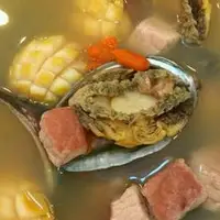 鲜鲍鱼瘦肉汤。