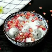 石榴火龙果酸奶沙拉