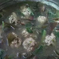 香菇海带小白菜丸子汤