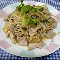 绿豆芽炒肉片（猪油膏版)