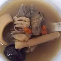蚝豉墨鱼猪骨汤