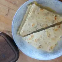 葫芦条玉米粒虾皮饼