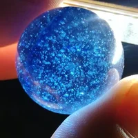 蓝色玻璃球
