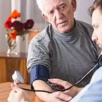 老年人出现这个症状要警惕“假性高血压”